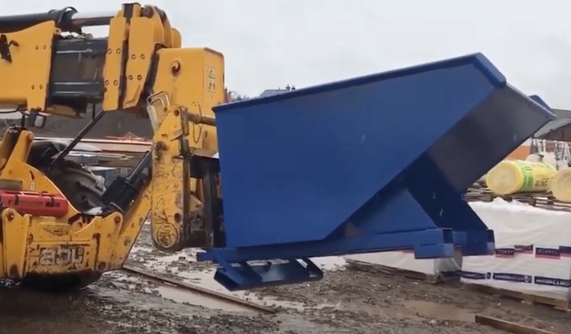 Teleskip, telehandler skip, auto-locking skip